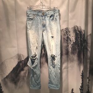 Ripped high rise jeans !🥳